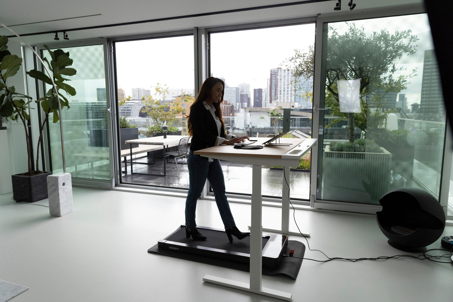 Wandelen tijdens je werkdag? De voordelen van een loopband 🚶‍♀️💼